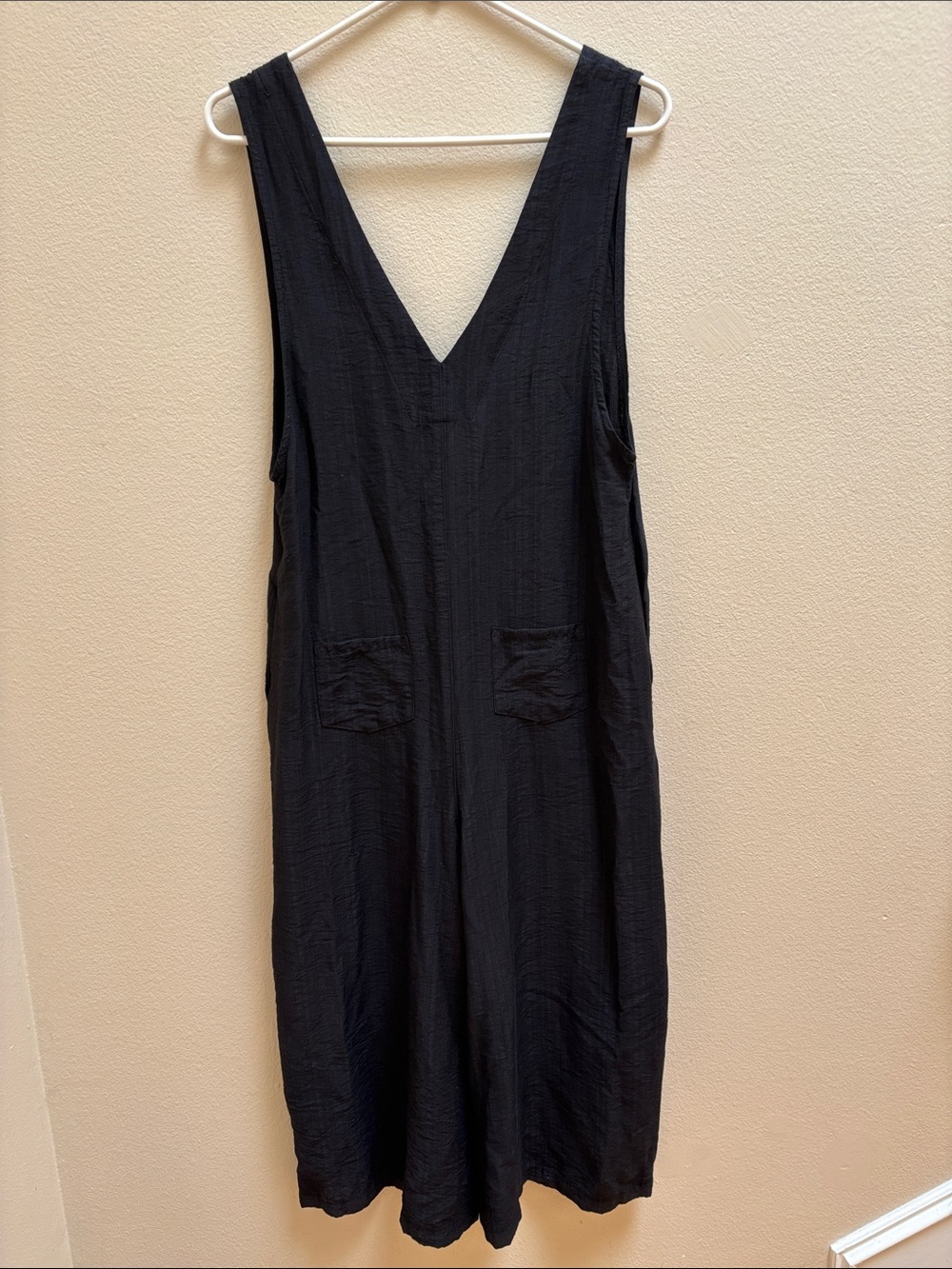 Good Luck Gem Black Sleeveless V-Neck Wide-Leg Jumpsuit with Pockets, XS size